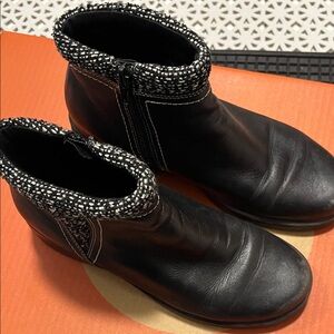Pre-loved Stylish Black leather Ankle Boots